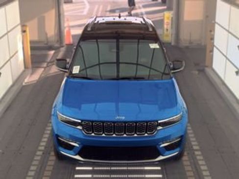 Used 2022 Jeep Grand Cherokee Summit AWD/4WD image 6