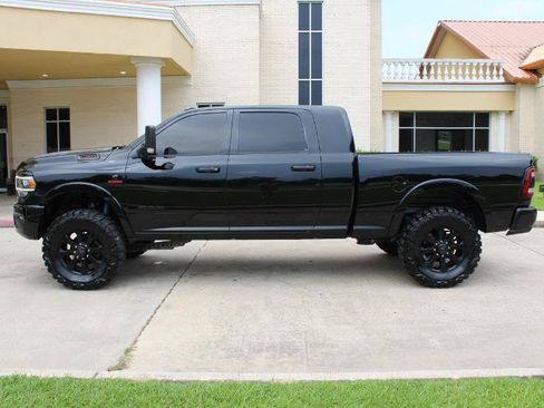 Used 2019 RAM 2500 Laramie w/ Night Edition AWD/4WD image 9