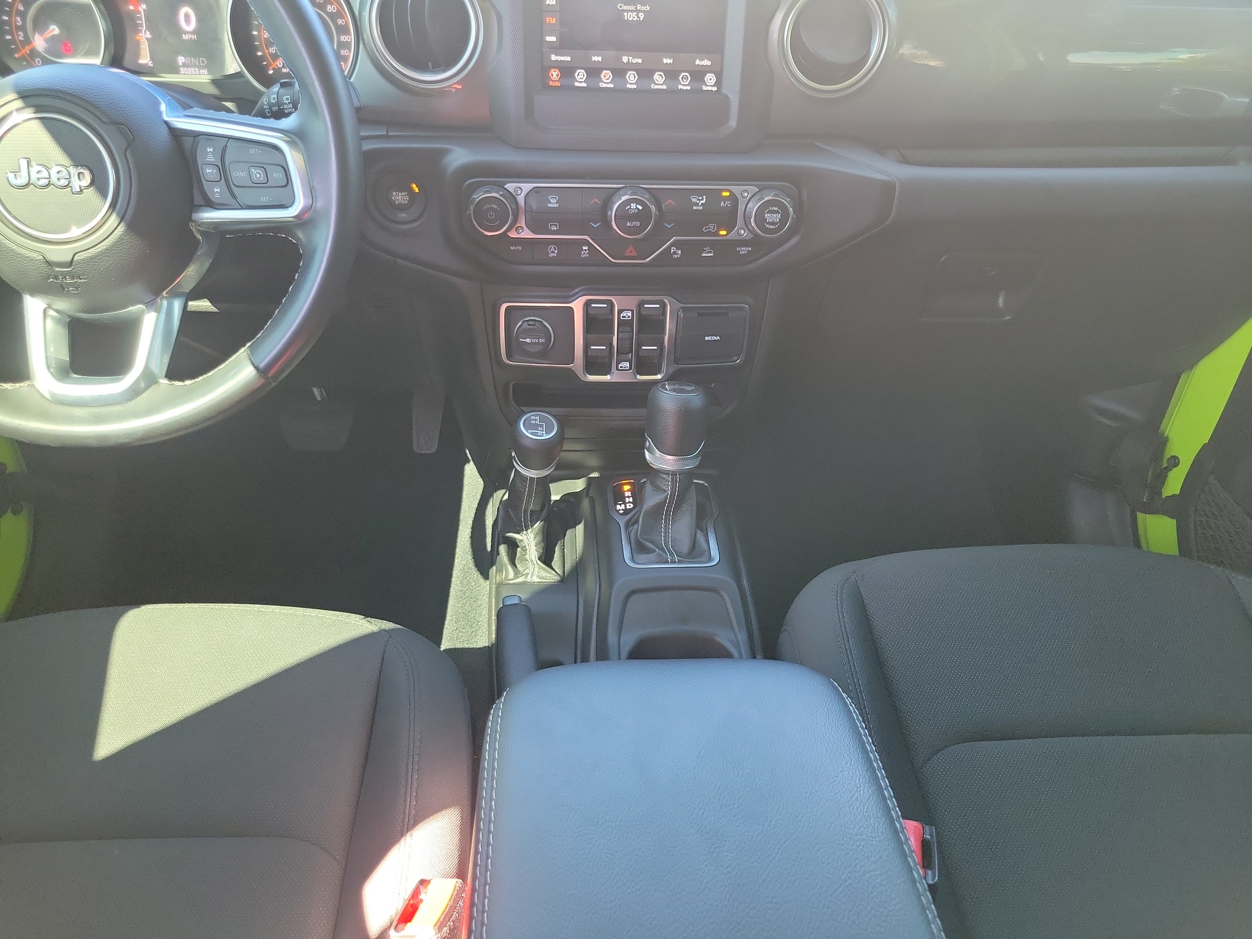 Used 2021 Jeep Wrangler Unlimited Sahara w/ LED Lighting Group AWD/4WD image 17