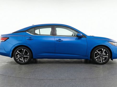 Used 2025 Nissan Sentra SV FWD image 11