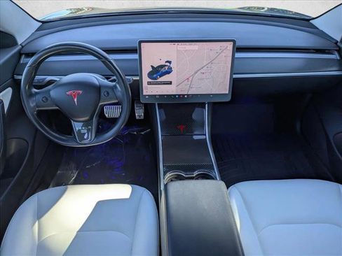 Used 2018 Tesla Model 3 Mid Range image 18