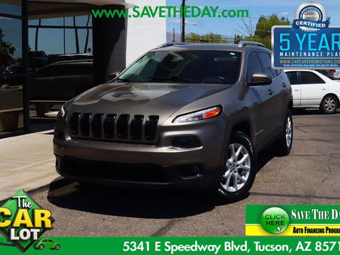 Used 2017 Jeep Cherokee Latitude w/ Comfort/Convenience Group image 1