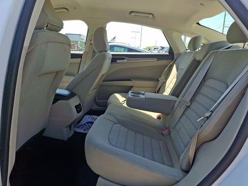 Used 2020 Ford Fusion SE FWD image 11