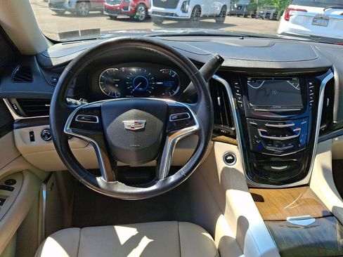 Used 2020 Cadillac Escalade Luxury w/ LPO, Radiant Package AWD/4WD image 13