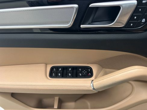 Certified 2023 Porsche Cayenne Platinum Edition image 12