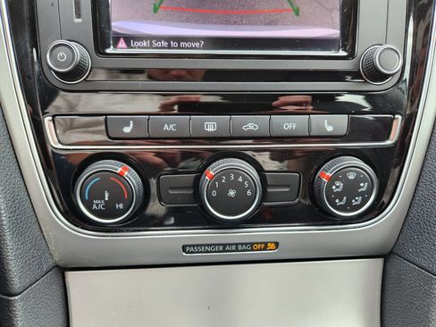 Used 2019 Volkswagen Passat 2.0T Wolfsburg w/ Wheels & Sunroof Package image 26