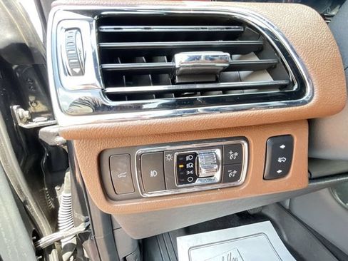 Used 2022 Lincoln Navigator Reserve AWD/4WD image 11