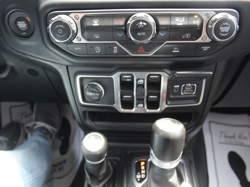 Used 2021 Jeep Wrangler Unlimited Sport AWD/4WD image 12