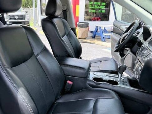 Used 2020 Nissan Pathfinder SL FWD image 14