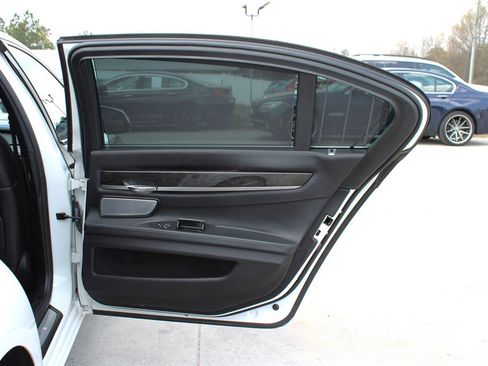 Used 2014 BMW 750Li image 41