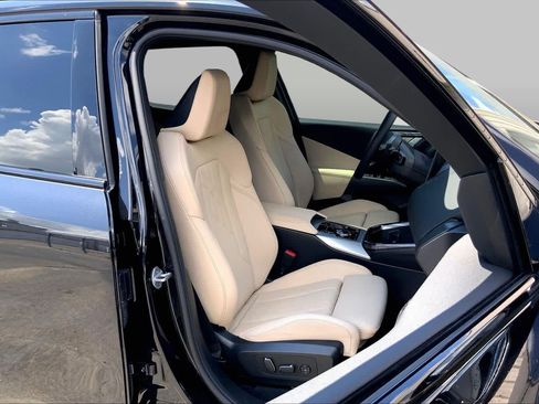 Used 2025 BMW X3 xDrive30i w/ M Sport Package AWD/4WD image 9