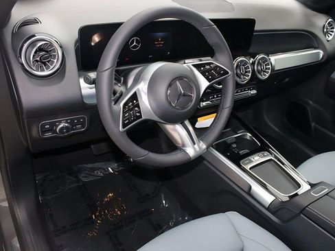 New 2026 Mercedes-Benz GLB 250 image 4