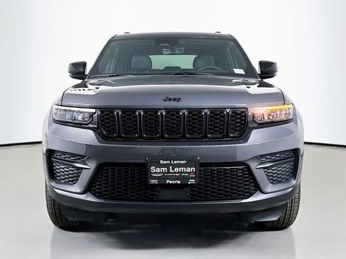 New 2025 Jeep Grand Cherokee Altitude image 2