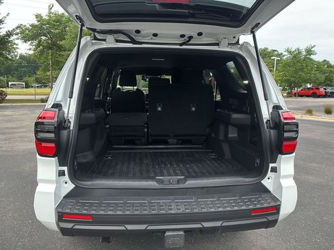 Used 2025 Toyota 4Runner SR5 AWD/4WD image 15
