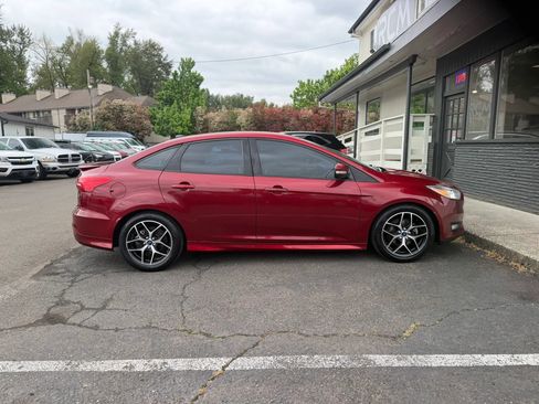 Used 2015 Ford Focus SE FWD image 8