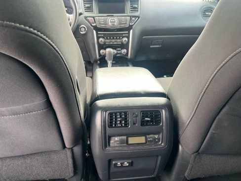 Used 2020 Nissan Pathfinder S image 19