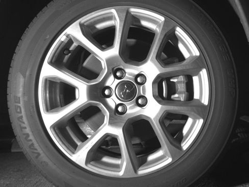 Used 2025 Jeep Compass Limited image 13