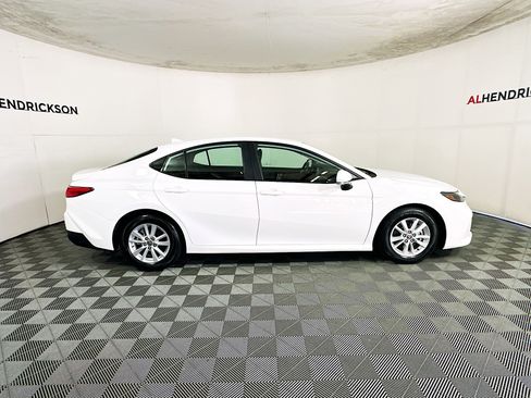 Used 2025 Toyota Camry LE image 2