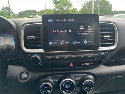 Certified 2025 Hyundai Venue SEL FWD image 10