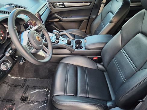 Used 2023 Porsche Cayenne Platinum Edition image 12