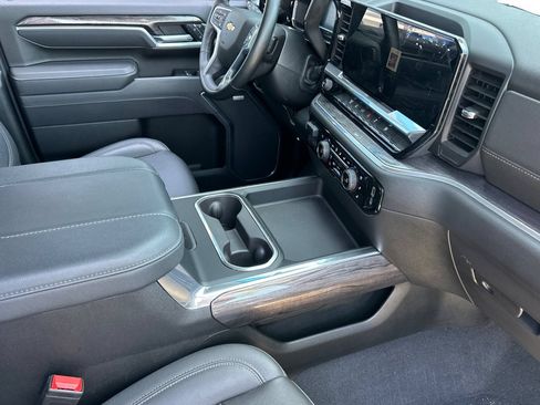 Used 2025 Chevrolet Silverado 2500 LTZ w/ LTZ Convenience Package AWD/4WD image 19