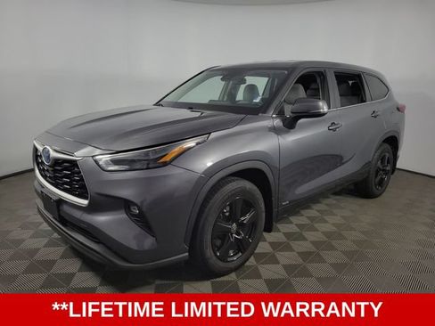 Used 2023 Toyota Highlander LE AWD/4WD image 3