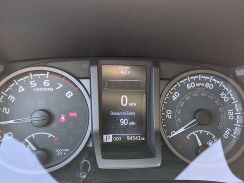 Used 2019 Toyota Tacoma TRD Sport image 31