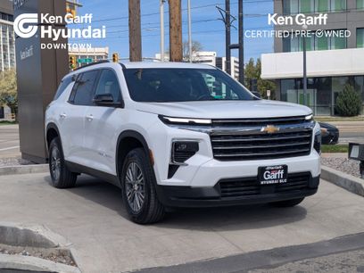 Used 2025 Chevrolet Traverse LT