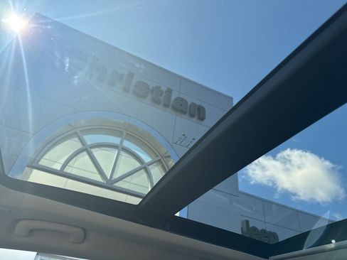 Used 2023 Chrysler 300 Touring L w/ Popular Equipment Group image 17