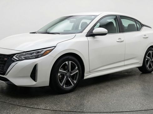 Used 2025 Nissan Sentra SV image 3