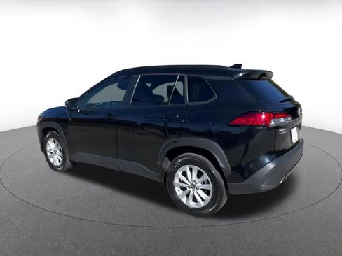 Used 2025 Toyota Corolla Cross LE image 10