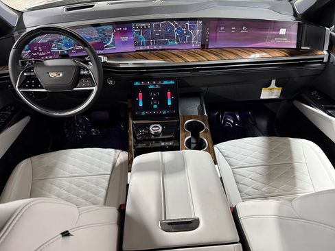 New 2026 Cadillac Escalade Platinum Sport AWD/4WD image 13