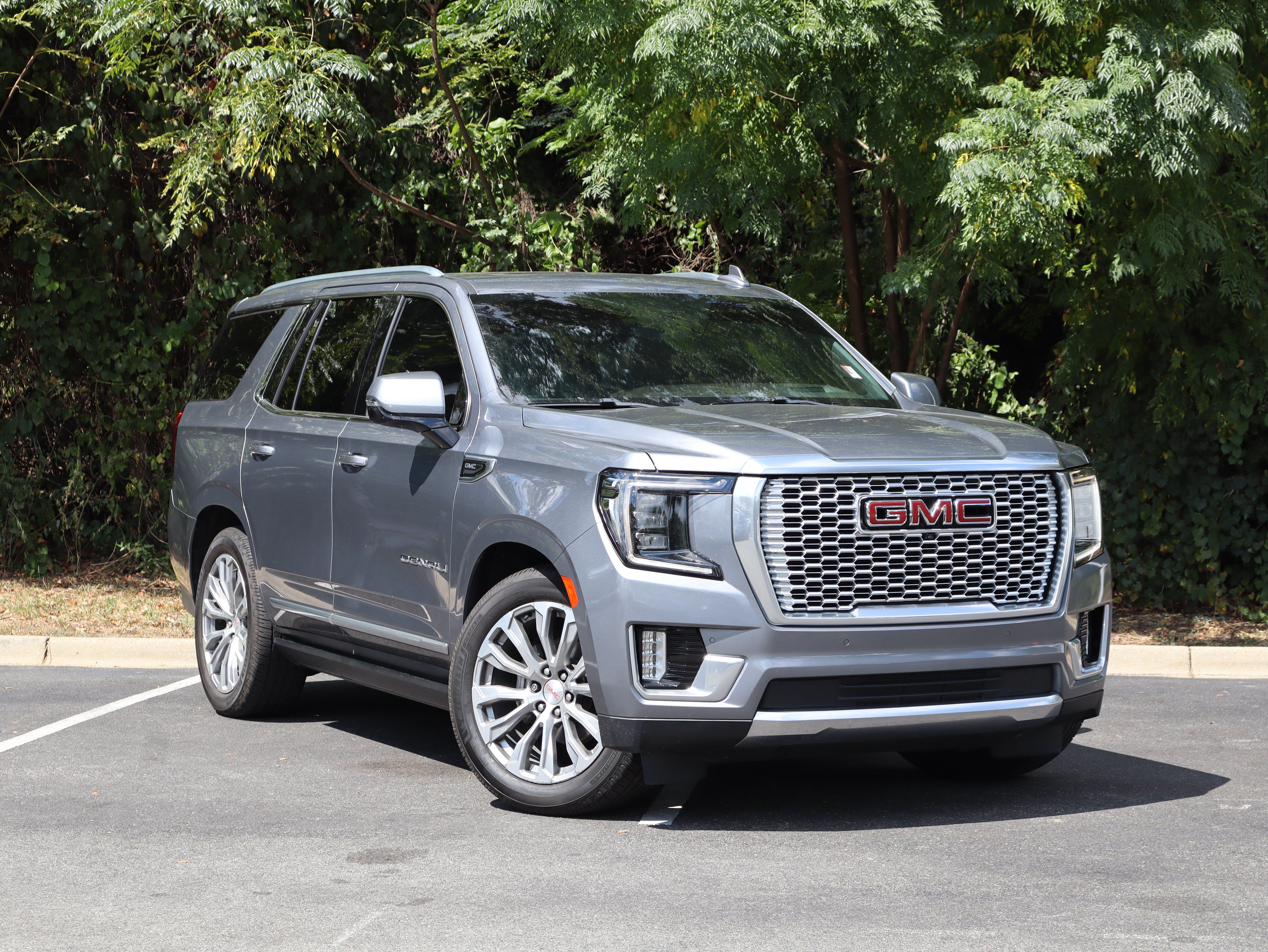 Used 2021 GMC Yukon Denali w/ Denali Ultimate Package AWD/4WD image 2