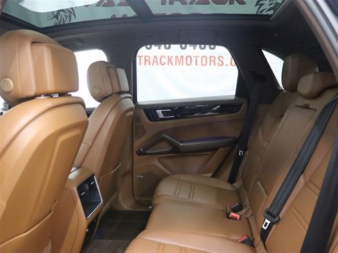 Used 2019 Porsche Cayenne AWD/4WD image 18