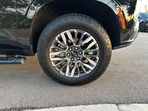Used 2025 Chevrolet Tahoe Z71 AWD/4WD image 15