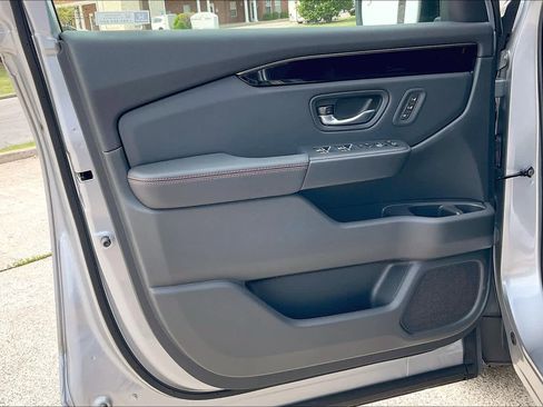 New 2025 Honda Pilot TrailSport image 10