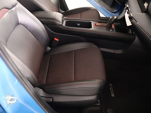 Used 2025 Nissan Kicks SR FWD image 12