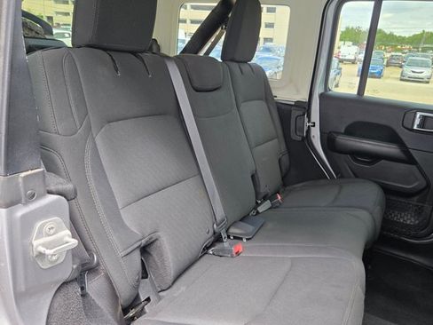 Used 2018 Jeep Wrangler Unlimited Sahara AWD/4WD image 20