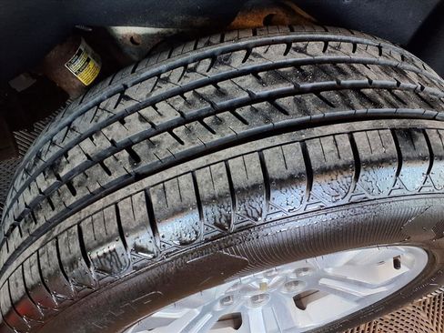 Used 2018 Chevrolet Suburban Premier image 10