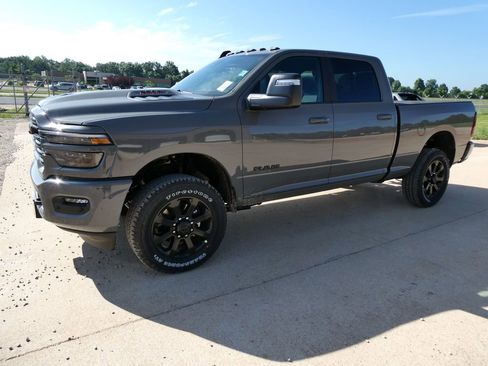 New 2026 RAM 2500 Laramie AWD/4WD image 8