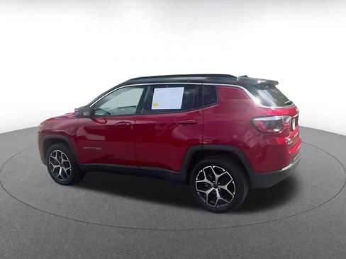 Used 2025 Jeep Compass Limited AWD/4WD image 9