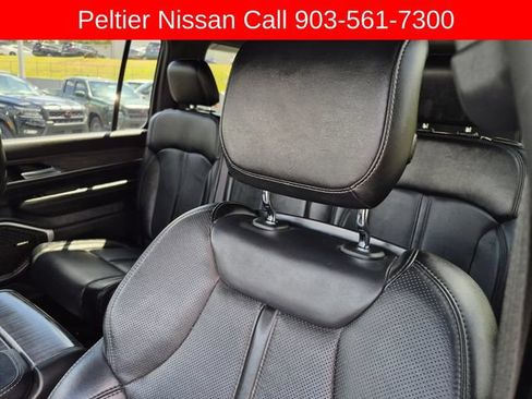 Used 2024 Jeep Wagoneer L Series II RWD image 23