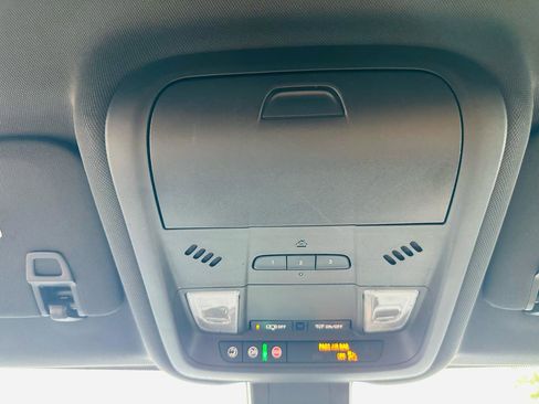 Used 2020 Chevrolet Equinox Premier image 17