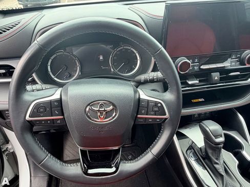 Used 2023 Toyota Highlander XSE FWD image 10