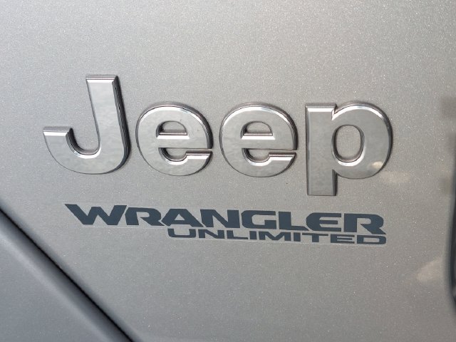 Used 2020 Jeep Wrangler Unlimited Sahara AWD/4WD image 38