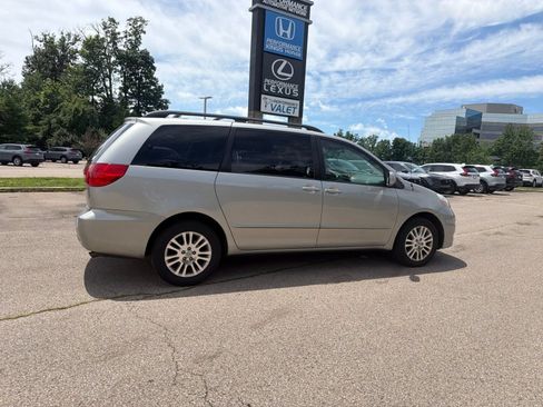 Used 2010 Toyota Sienna XLE FWD image 15