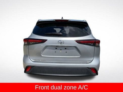 Used 2025 Toyota Highlander LE AWD/4WD image 4