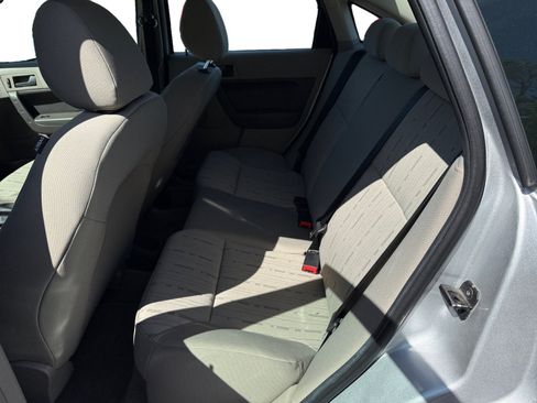 Used 2010 Ford Focus SE FWD image 16