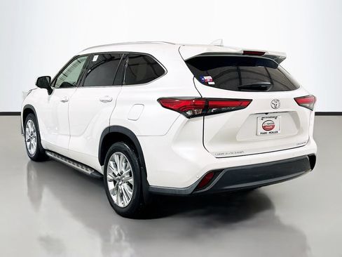 Used 2023 Toyota Highlander Limited FWD image 6