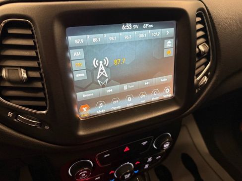 Used 2017 Jeep Compass Trailhawk w/ Navigation Group AWD/4WD image 12